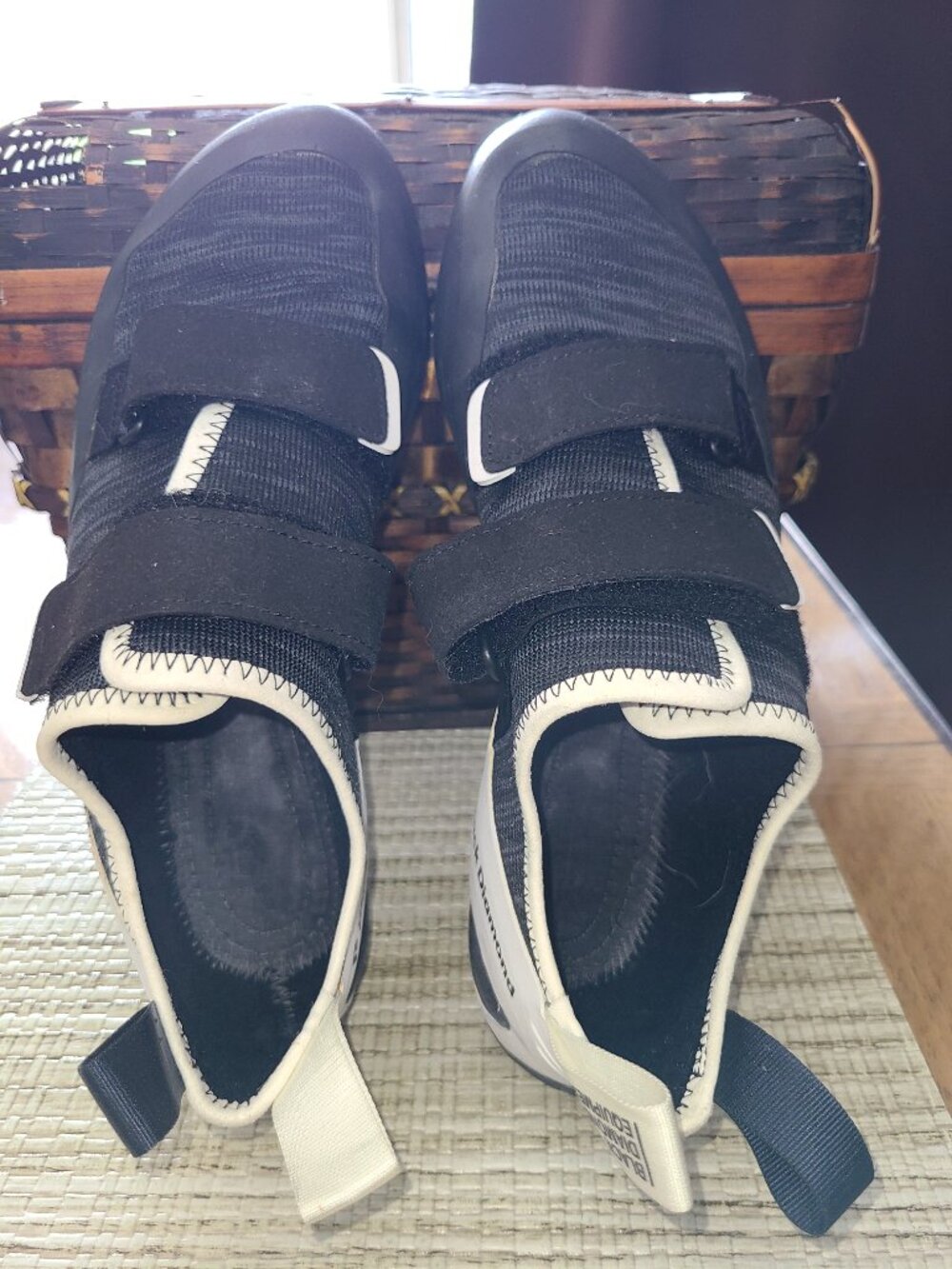 Men's Momentum Climbing Shoes Size M10/W11 Color Black & White - Picture 4 of 8
